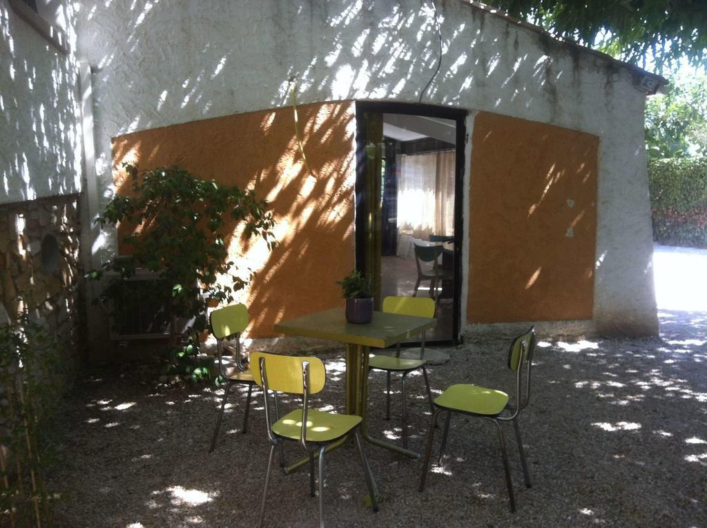 Du Cote De Chez Soi Otel La Ciotat Oda fotoğraf