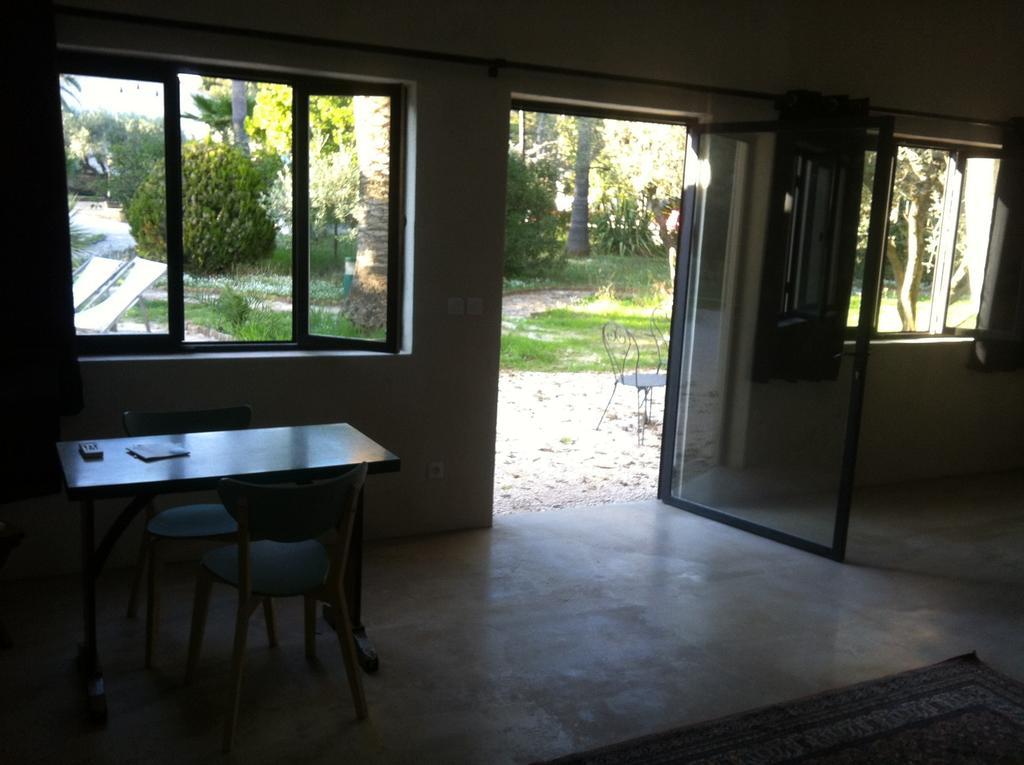 Du Cote De Chez Soi Otel La Ciotat Oda fotoğraf